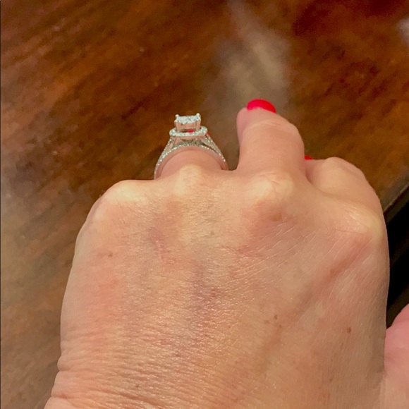 *SALE* 1.03 diamond ring with 2 matching bands - Picture 8 of 8